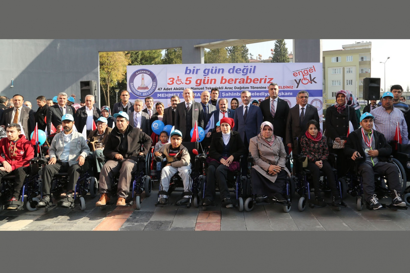 Gaziantep’te engelli vatandaşlara akülü sandalye dağıtıldı